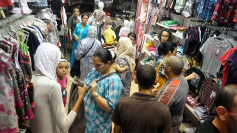 أسواق بومرداس مع اقتراب عيد الفطر المبارك.. اقبال كبير على شراء الملابس رغم نار الأسعار