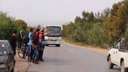 عنابة.. تلاميذ قرية العايب عمار يطالبون بالنقل المدرسي قبل حلول فصل الشتاء 
