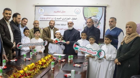 تبرع بجائزته لأطفال فلسطين.. غزة تحتفي بالطفل الجزائري “عبد الخالق بودودة”