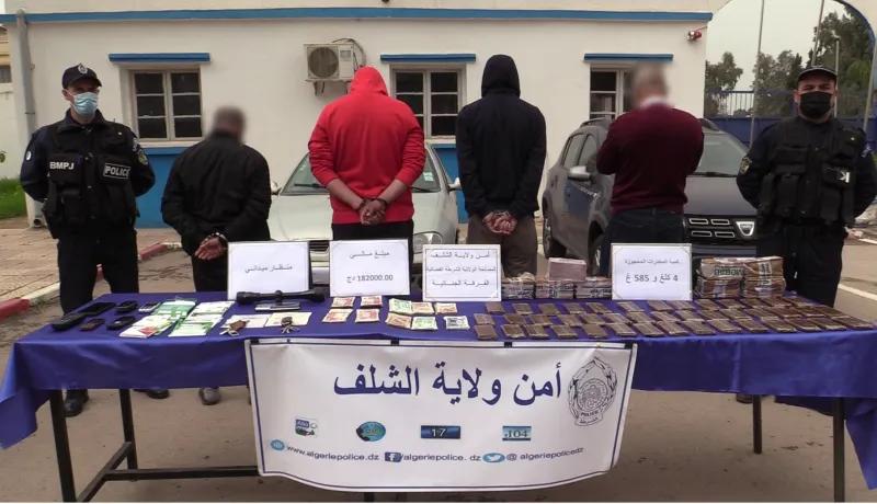 الشلف: الاطاحة بشبكة لتهريب المخدرات وحجز 4 كلغ مخدرات