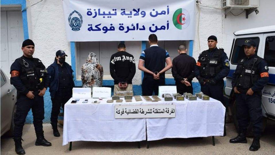 تيبازة: توقيف 4 تجار مخدرات وحجز 10 كلغ قنب هندي