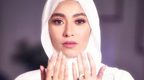 زيزي عادل تعلن اعتزال الغناء: أريد أن أموت وربنا راضي عني