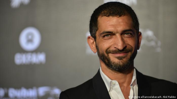 عمرو واكد في مرمى الانتقادات وبلاغ ضده للنائب العام