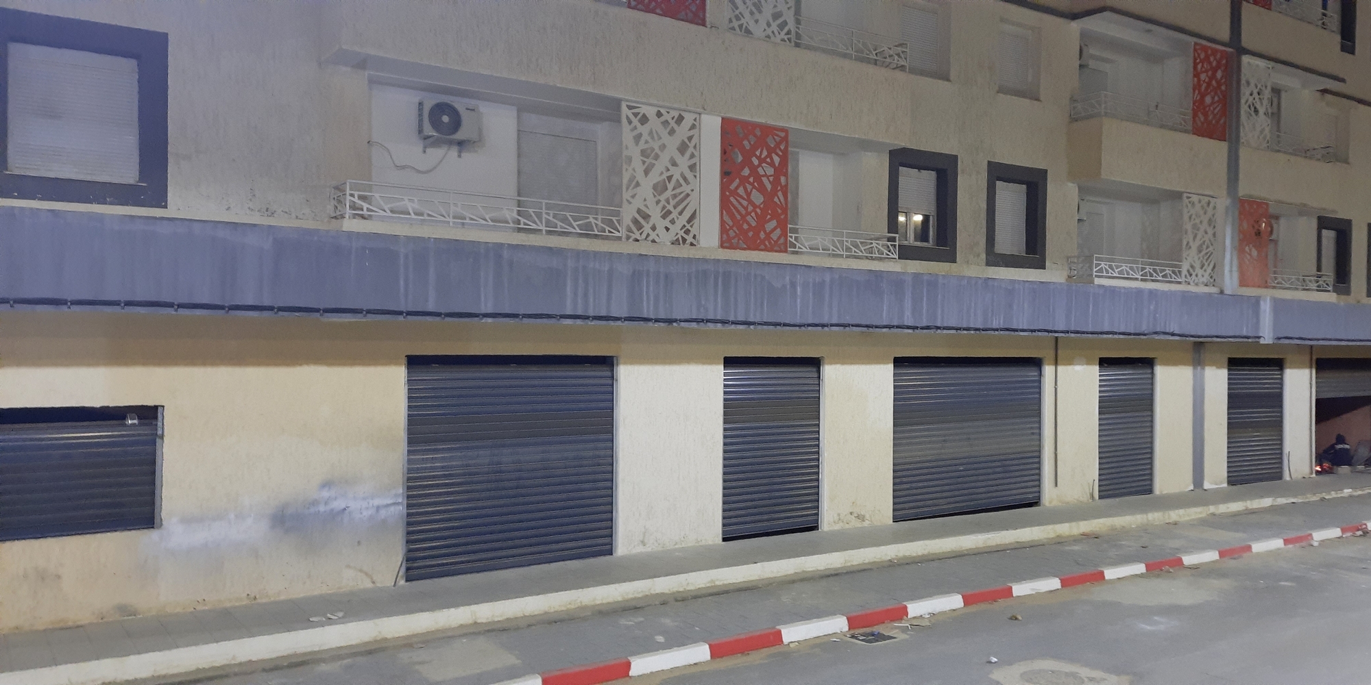 عرض 141 محلا تجاريا بالمزاد العلني بسيدي عبد الله  