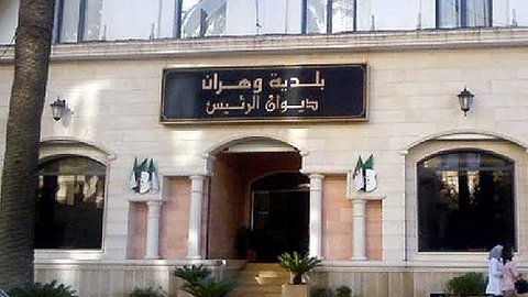 المصادقة على إدماج قرابة 100 موظف في مناصب عمل دائمة ببلدية وهران