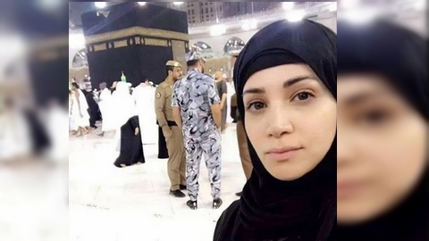 صورة ديانا حداد من الكعبة تحدث بلبلة