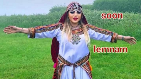 من كلمات نجم “الفهامة” حكيم ڨمرود ولأول مرة في حياتها الفنية.. فلة عبابسة تغني قبائلي 