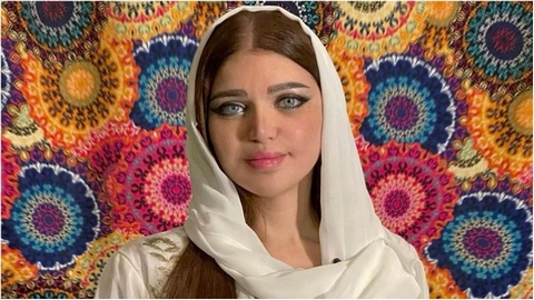 بعد اتهامهم بالسرقة.. ياسمين الخطيب تعتذر من الممرضين