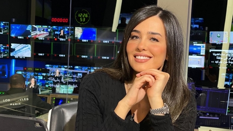 الإعلامية الجزائرية منال سلمي: العمل الميداني هو المدرسة الأولى للصحفي والمذيع الناجح