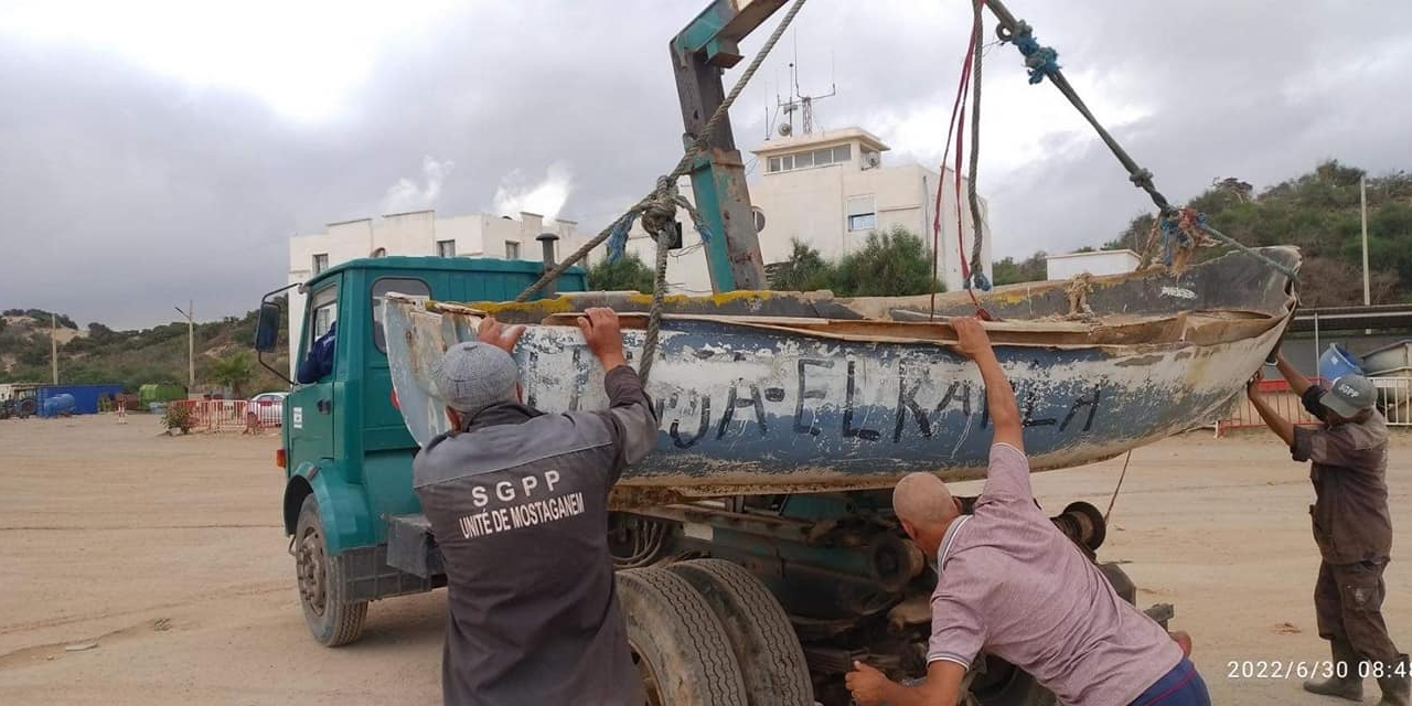 الشلف.. الشروع في رفع حطام السفن المهملة بالموانئ