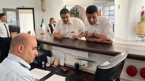 وزير السياحة يقف على الخدمات بفنادق العاصمة
