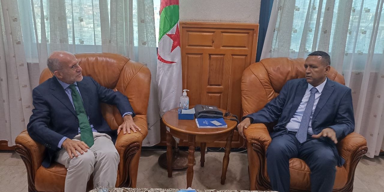 سفير المكسيك بالجزائر يبدي إعجابه بالتقدم المحرز في مجال الصناعة ببرج بوعريريج