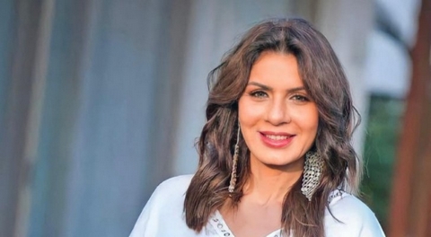 نجلاء بدر: “ارفعوا أيديكم عن عادل إمام”