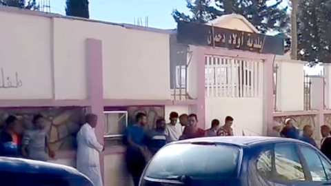 برج بوعريريج.. سكان قرية أولاد عمار يغلقون البلدية بسبب الغياب التام للتنمية