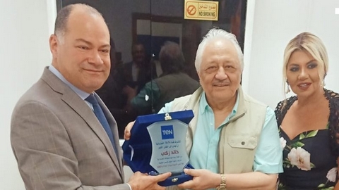أحدثهم الفنان خالد زكي.. نجوم يواجهون أوضاعا مادية صعبة