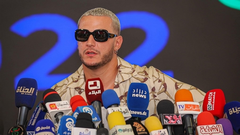 الفنان العالمي “دي جي سنيك”: الجزائر برهنت “أن لديها إمكانيات لإبهار العالم”