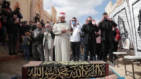 لمنع الفوضى و”المندسين”.. شركة خاصة لتنظيم جنازات الفنانين في مصر