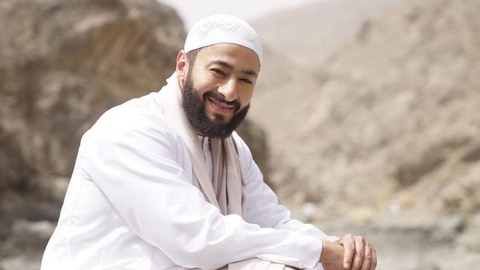 حمادة هلال يدافع عن نجوم الوسط الفني: أغلبهم “يخافون ربنا”