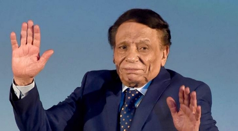 بخفة دمه المعهودة.. عادل إمام يسخر من شائعة إصابته بالزهايمر