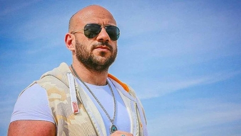 انفصال أحمد مكي عن زوجته في هدوء تام