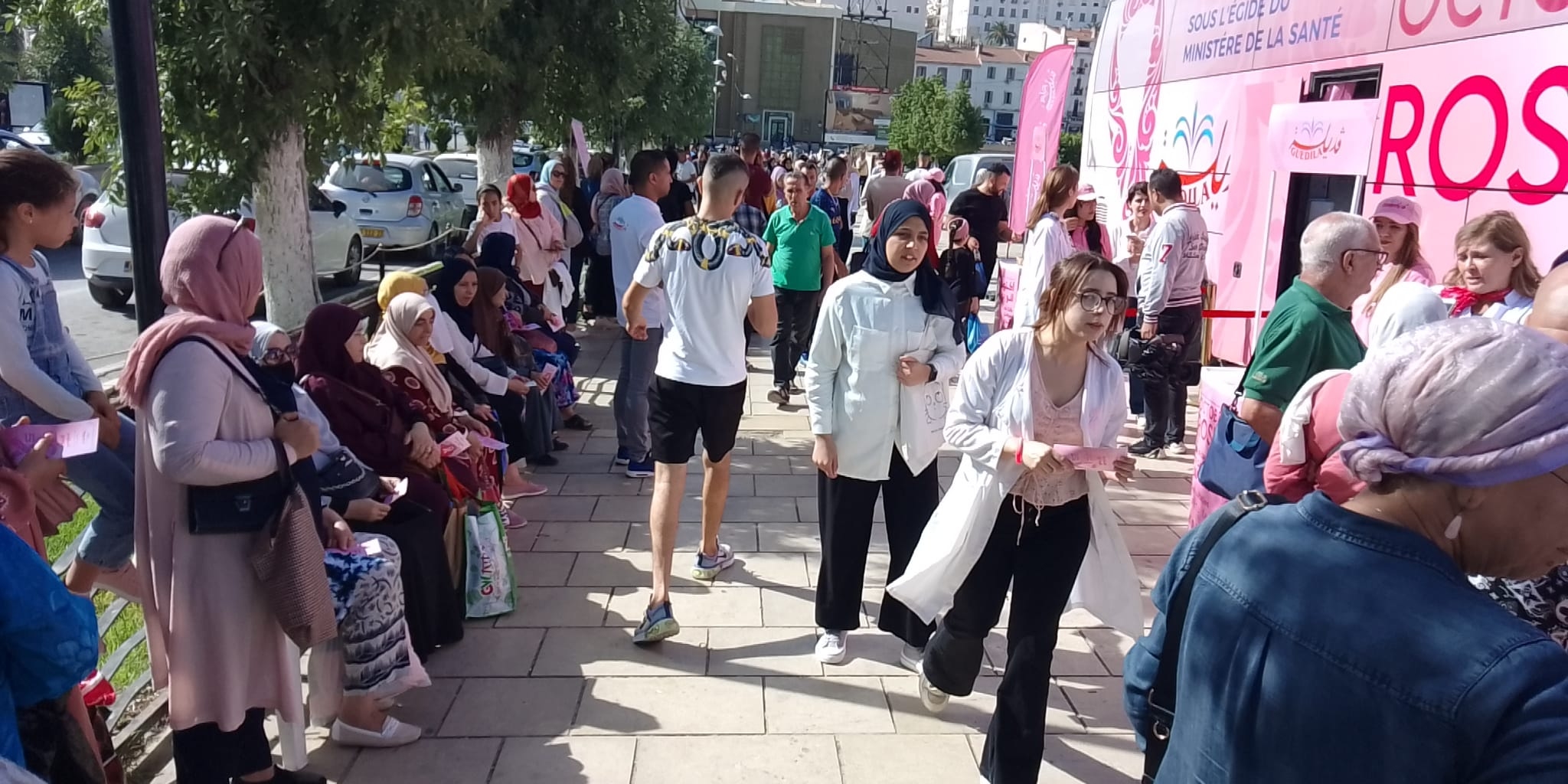 قسنطينة: إقبال لافت للنساء على قافلة الكشف المبكر عن سرطان الثدي