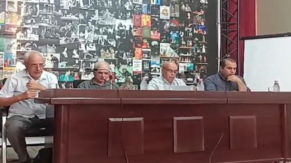 إلى جانب القضية الفلسطينية.. “الثورة الجزائرية قضية جوهرية في المسرح الجزائري والعربي”