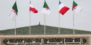 وفد من المنتخبين الفرنسيين يشرع في زيارة للجزائر للقاء مجاهدي الثورة التحريرية