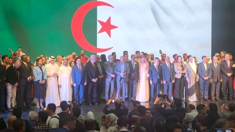 فسيفساء رائعة انتهت بلوحات معبرة عكست التلاحم العربي.. الضيوف العرب يحضرون ملحمة “ألا فاشهدوا”