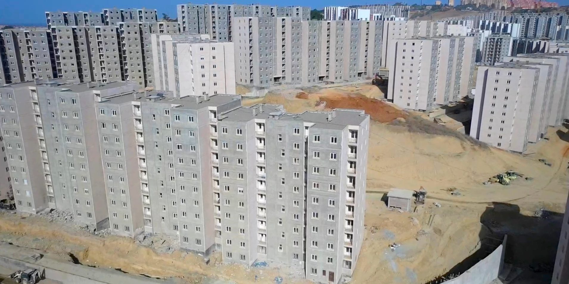 بلعريبي يأمر بتسريع الأشغال بموقع 20 ألف سكن بسيدي عبدالله