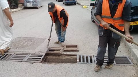 الوالي المنتدب لبئر توتة تتحرك للقضاء على النقاط السوداء للفيضانات