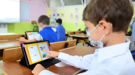 سيدي بلعباس.. 30 مؤسسة تربوية تستفيد من لوحات إلكترونية