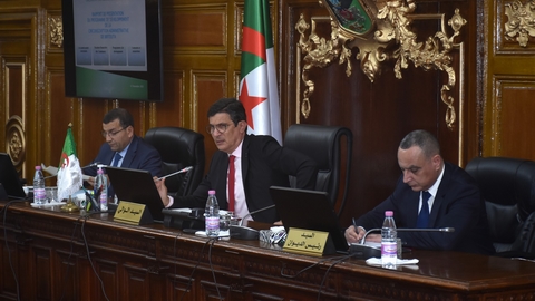 والي العاصمة يأمر الأميار بالانطلاق الفوري في المشاريع المعطلة ببئر توتة 