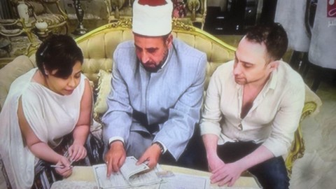 مي العيدان تهاجم شيرين عبد الوهاب بألفاظ قاسية وتطلب مقاطعتها