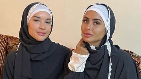 بعد اعتناقها الإسلام.. مارلين الحيمر في صور جديدة أمام الكعبة