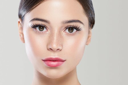 حيل تغنيك عن استخدام الرموش الإصطناعية