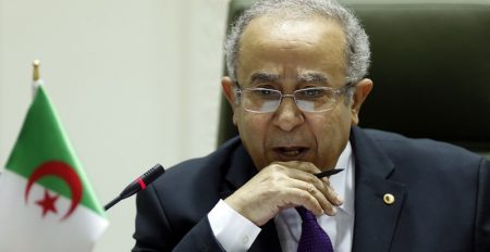 لعمامرة يلتقي وزير خارجية تشاد بباريس
