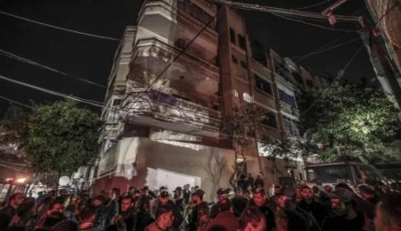 إثر اندلاع حريق في بناية سكنية بقطاع غزة.. الجزائر تعزي فلسطين وتجدد تضامنها التام معها
