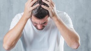 من هنا وهناك .. أحسّ بالصداع فعرف أن توأمه يعاني من السرطان