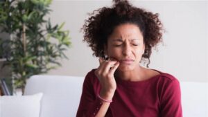 جديد الطب.. علامات تشير إلى حدوث عدوى بعد خلع الأسنان