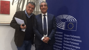 صحيفة إيطالية: المخابرات المغربية أرسلت نائبا أوروبيا إلى مخيمات الصحراويين