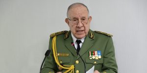 الفريق أول شنقريحة يهنئ أبناء الجيش الوطني الشعبي ويدعو إلى التجند لكسب رهان الجاهزية الدائمة