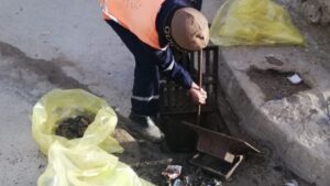 صيانة شبكة الصرف الصحي بمدارس الرغاية