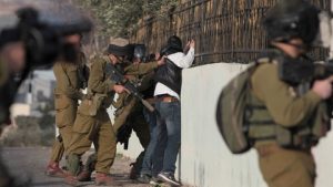 الاحتلال يشن حملة مداهمات واعتقالات بالضفة والقدس