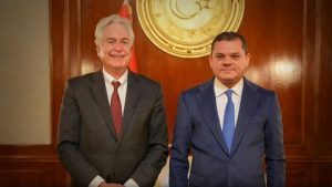 أمريكا ترسل ‘رَجُلَها الرماديَّ’ إلى ليبيا