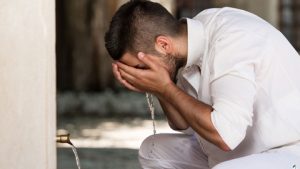 سؤال وجواب.. ما هي الأسباب التي تجعلك تبكر للصلاة ؟