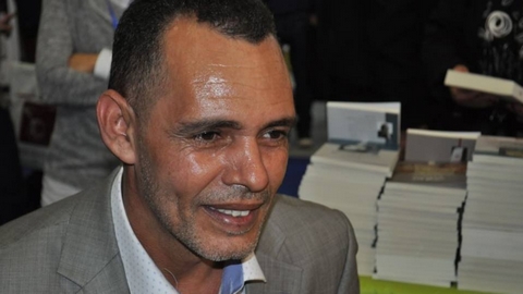 علي مغازي مُصرّ على انتصاره للجانب الأنثوي والأمومي للعالم