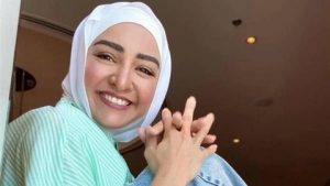 لم أجد مكانا غير الحرم.. هجوم ناري على هلا رشدي بسبب فيديو بالكعبة