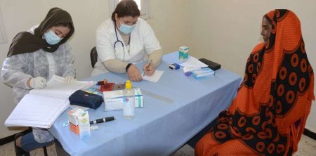 الوظيف العمومي يمنح رخصة استثنائية لتوظيف أطباء متعاقدين بالجنوب