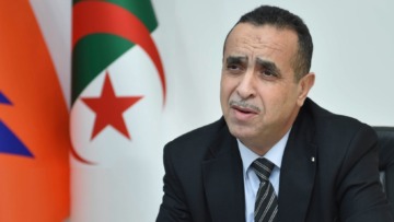 عجال في بسكرة للإشراف على وضع حيز الخدمة للمحطة الكهروضوئية بمنطقة “الغروس”