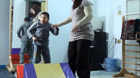 في اليوم العالمي لهم.. “الموعد اليومي” تروي معاناة أمهات الأطفال المصابين بالأمراض النادرة